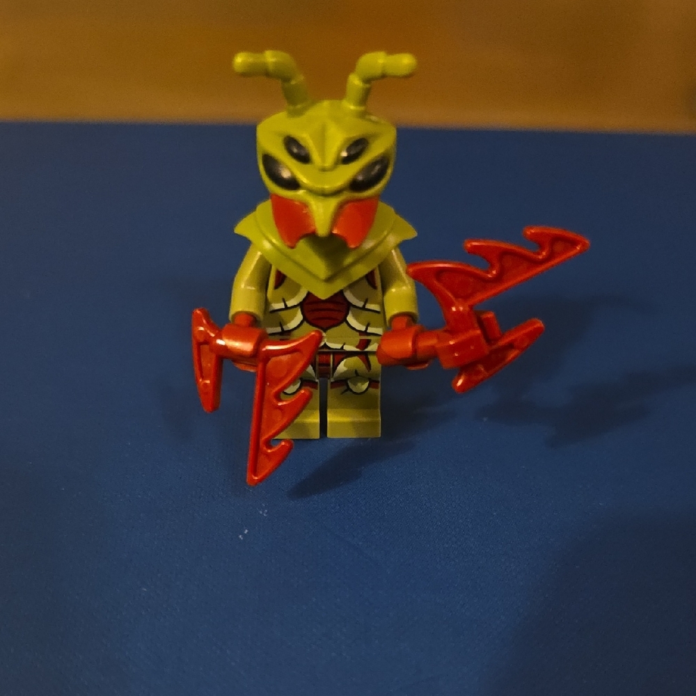 Lego 2013 Space Galaxy Squad Alien Mantizoid Minifigure 70708